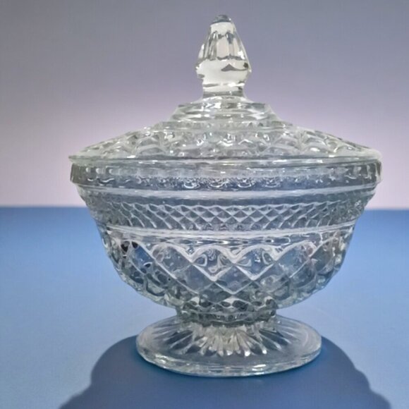 Vintage Anchor Hocking 'Wexford' Heavy Clear Cut Glass Pedestal Bowl‎ with Lid - Picture 9 of 9